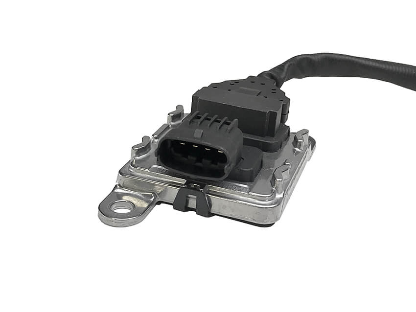 Redline Emissions Products Replacement NOx sensor for Volvo (22303384 / S11384)